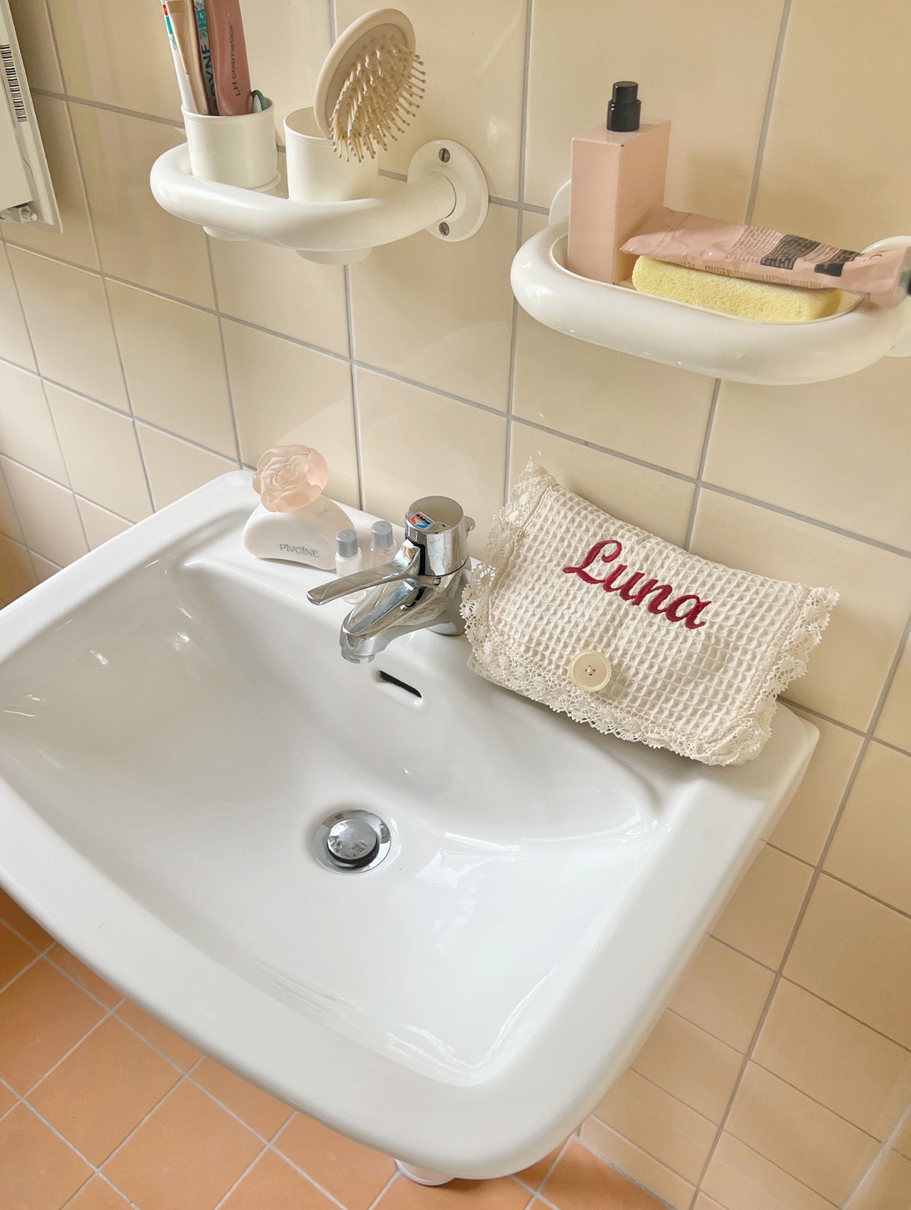 makeup bag luna